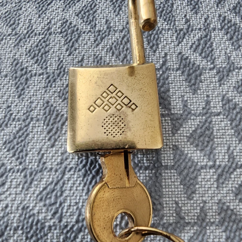 BOTTEGA VENETA Padlock with 2 Keys - Picture 7 of 7